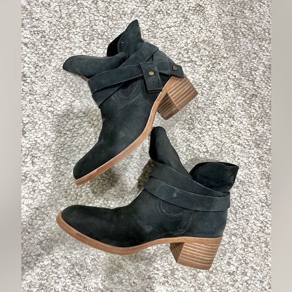 Ugg black suede slouchy heeled ankle boot size 6 - Picture 1 of 2